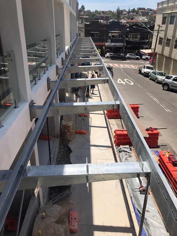 Coogee-Awning-side-street-outriggers
